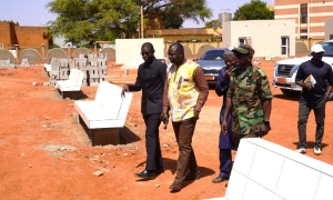 Visite de terrain : l’AMV-Niger et l’AMGT du Burkina Faso sur les chantiers de modernisation à Niamey  Dans le cadre de la mission de coopération entre l’Agence de Modernisation des Villes du Niger (AMV-Niger) et l’Agence Municipale des Grands Travaux (AMGT) du Burkina Faso, une visite de terrain s’est tenue ce 22 octobre 2025 dans la ville de Niamey.  Conduite par les équipes techniques de l’AMV-Niger, cette sortie a permis à la délégation de l’AMGT, d’apprécier les projets réalisés, en cours et à venir te