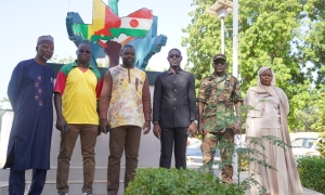 Visite de terrain : l’AMV-Niger et l’AMGT du Burkina Faso sur les chantiers de modernisation à Niamey  Dans le cadre de la mission de coopération entre l’Agence de Modernisation des Villes du Niger (AMV-Niger) et l’Agence Municipale des Grands Travaux (AMGT) du Burkina Faso, une visite de terrain s’est tenue ce 22 octobre 2025 dans la ville de Niamey.  Conduite par les équipes techniques de l’AMV-Niger, cette sortie a permis à la délégation de l’AMGT, d’apprécier les projets réalisés, en cours et à venir te