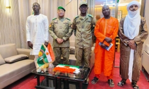 Le Directeur Général de l’Agence de Modernisation des villes du Niger en visite de terrain à Agadez