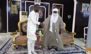 Le Directeur Général de l’Agence de Modernisation des villes du Niger en visite de terrain à Agadez