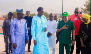 Visite officielle du Premier Ministre Lamine Zeine sur le chantier du site omnisports du Village de la Francophonie